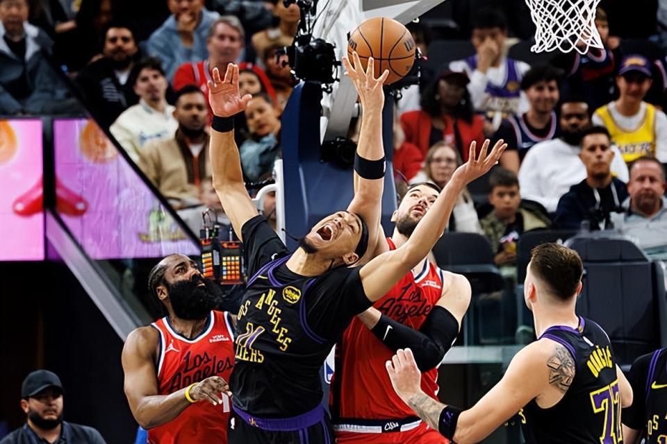 在线入口-只是能力有限而已！湖人替补中锋好歹在比赛态度方面值得肯定？