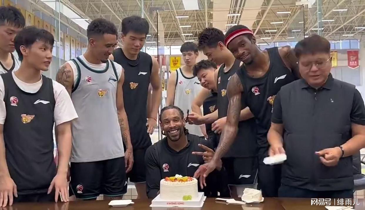 官方网站-广东队最新消息！杜锋保不住萨林杰，朱芳雨瞄准两大新内线！