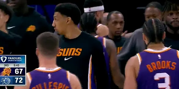 app下载-杰伦-格林抢断单臂劈扣，太阳下半场开局轰出11-2打停魔术